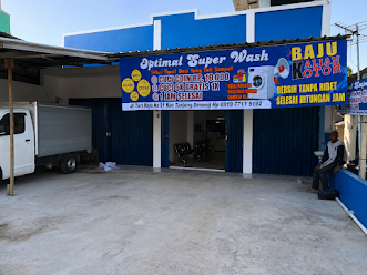 Super Cling Laundry mark reading "Optimal Super Wash", photographed on their shopfront sign